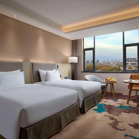 Hotel Ramada Wyndham Zhengzhou Xinzheng Xinzheng  Esterno foto